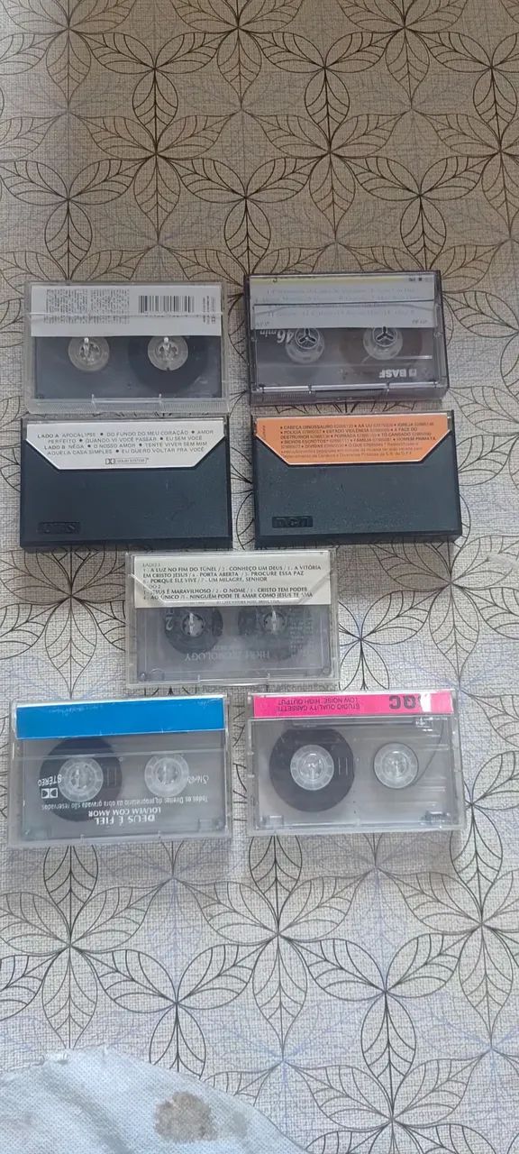 07 Fitas cassete variadas 5 com músicas e  2 para gravar  - Foto 2