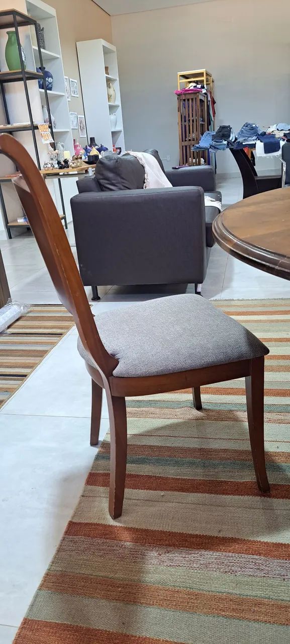 Vendo 4 cadeiras em madeira 