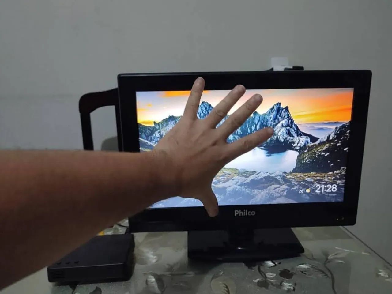 TV/Monitor Philco de 16 polegadas com controle remoto incluso - Foto 2