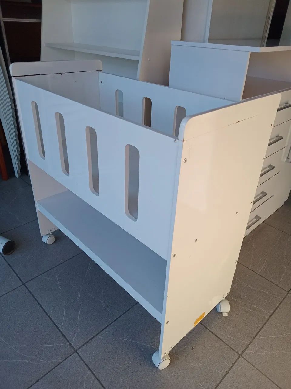 Mini berço,  em bom estado.(Entrego).