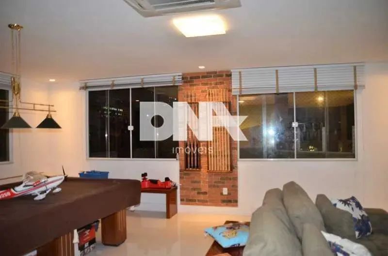 Casa de rua : Triplex / Residencial / Humaitá - Foto 3