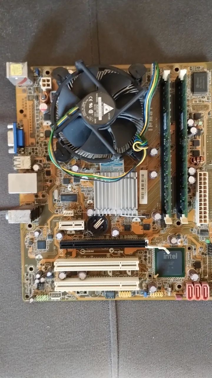 Placa mãe com Defeito 775 Não sei o defeito 