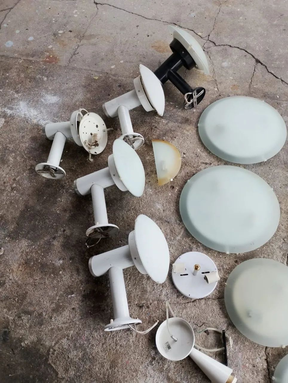 Lote de luminárias. 260 reais 