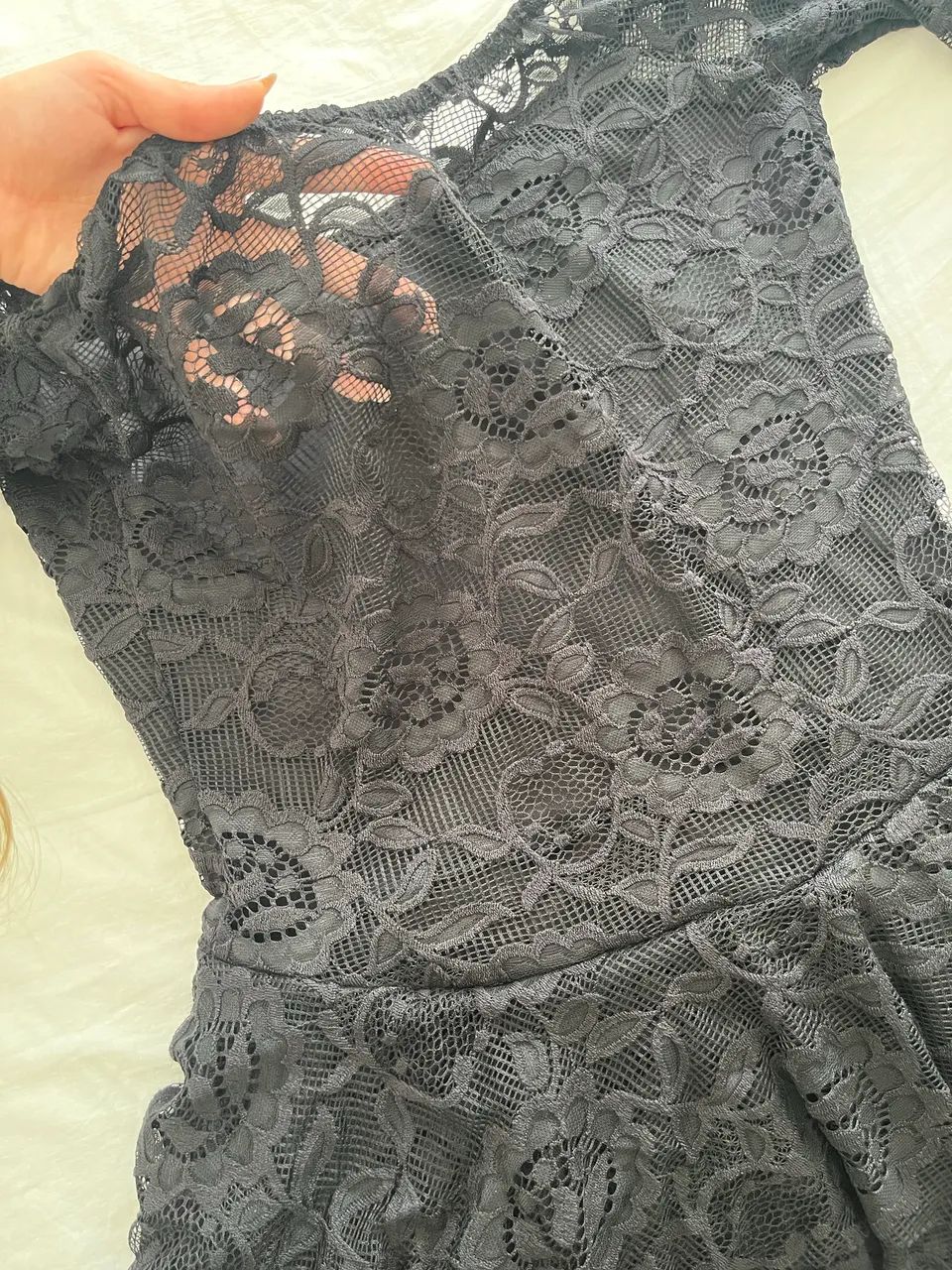 Vestido preto de renda  - Foto 2