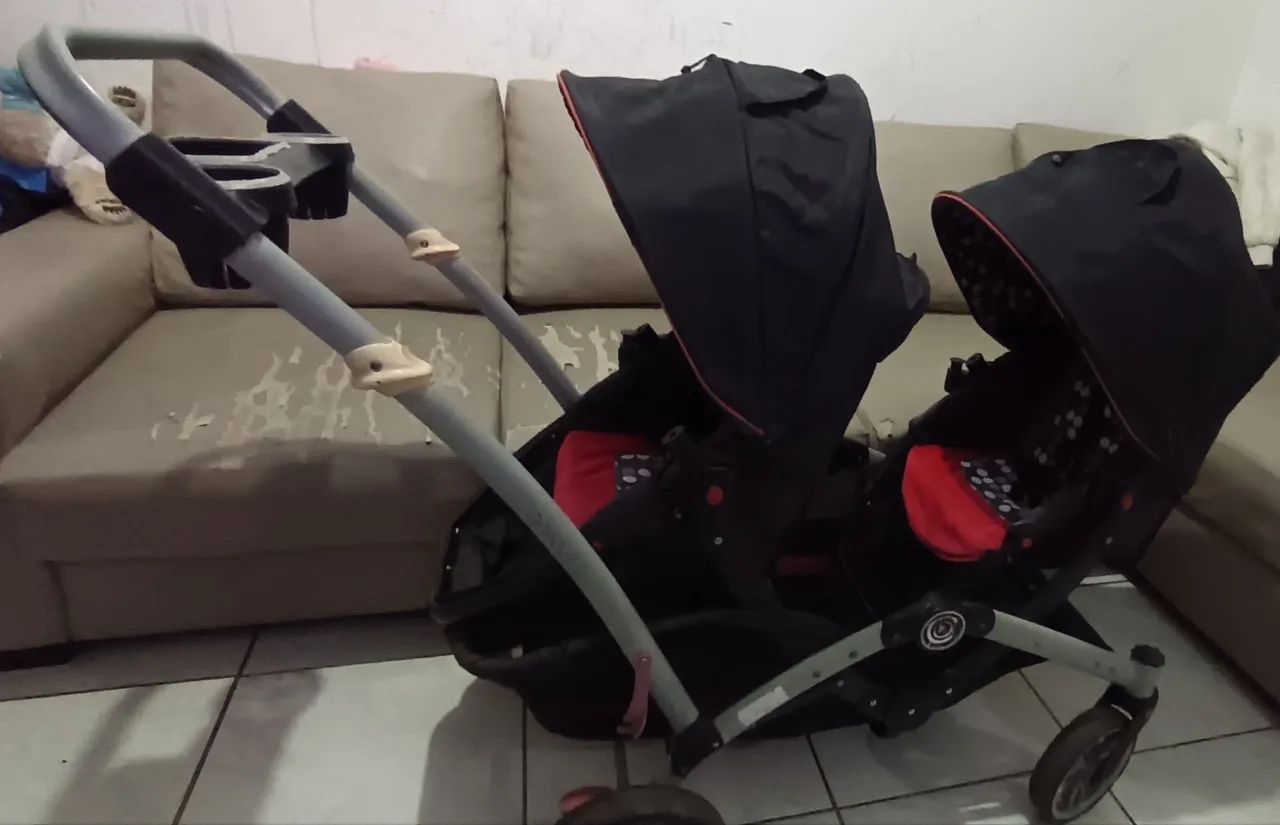Vende se carro de bebê gêmeos - Foto 2