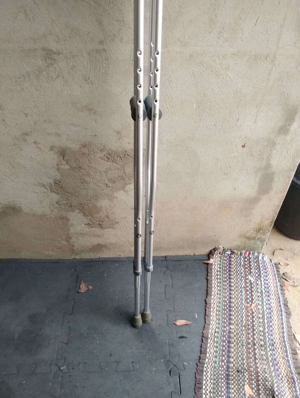 Par de muletas semi-novas - Foto 4