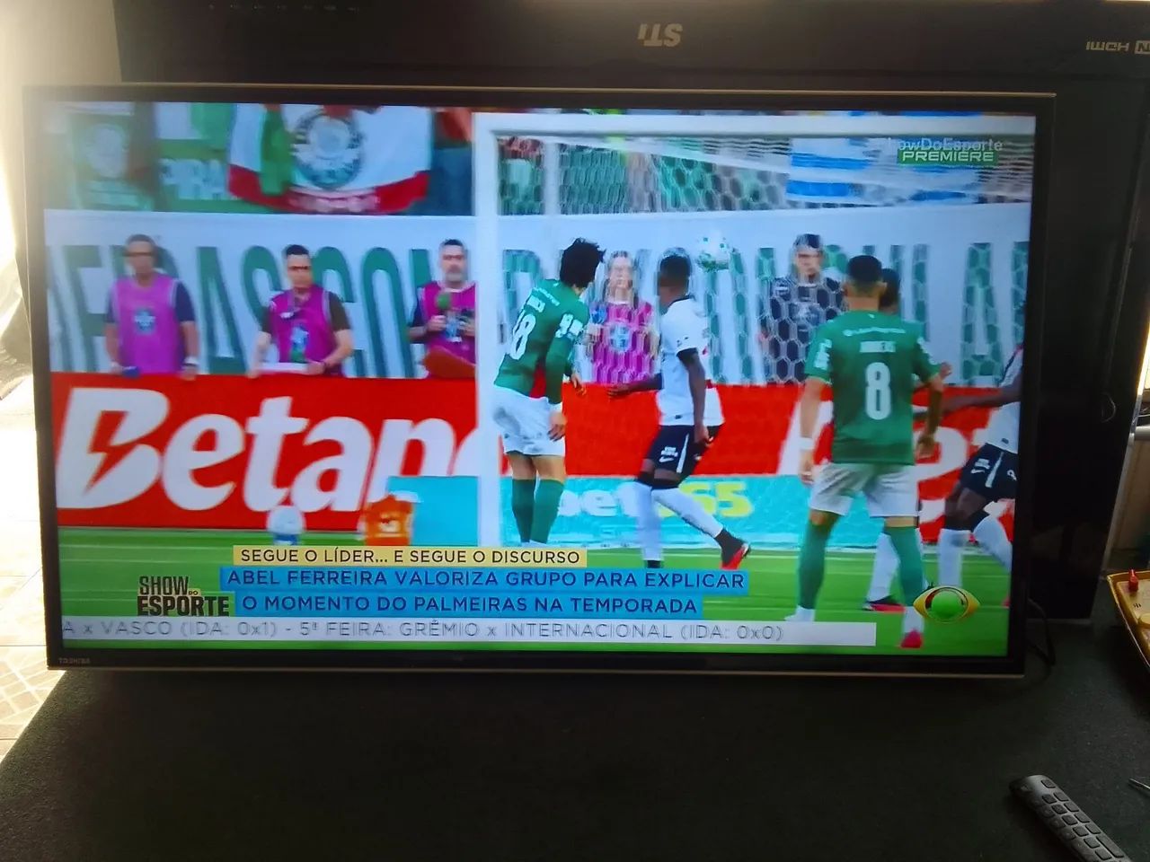 Tv thoshiba 40polegadas completa smart com remoto  tudo ok - Foto 4