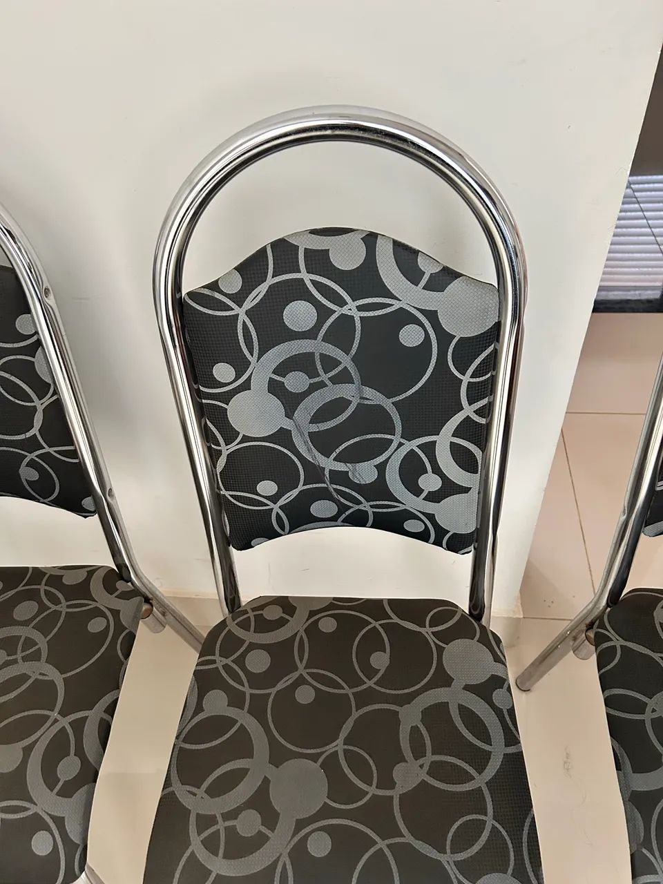 Mesa de vidro com 4 cadeiras  - Foto 4