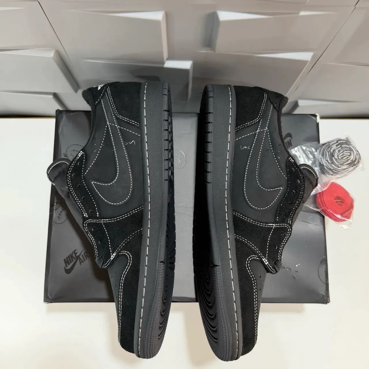 Air Jordan 1 Black Phantom