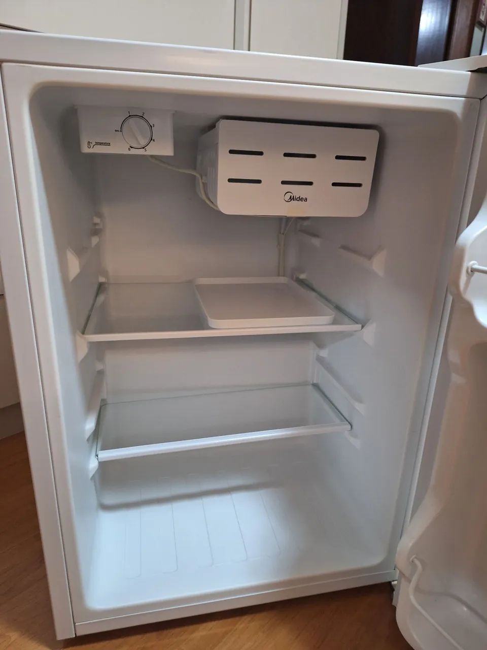 Frigobar 71L Midea com pés ajustaveis  - Foto 3