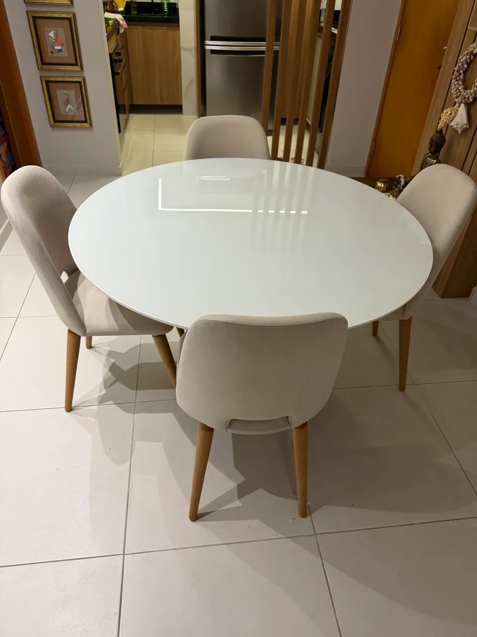 Mesa sala de jantar redonda com 4 cadeiras 