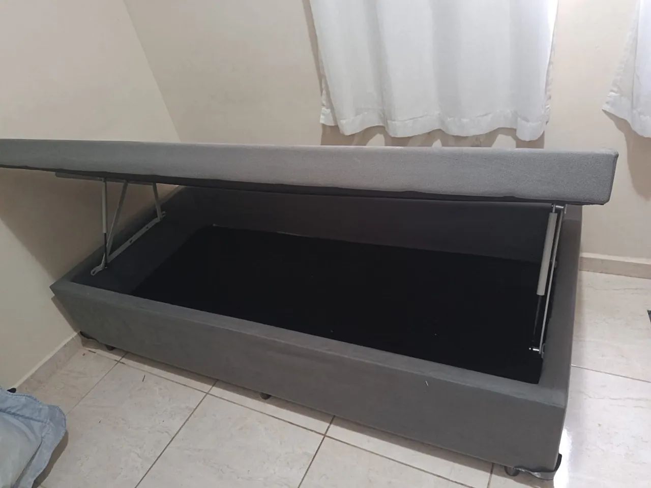 Box baú solteiro em perfeito estado 