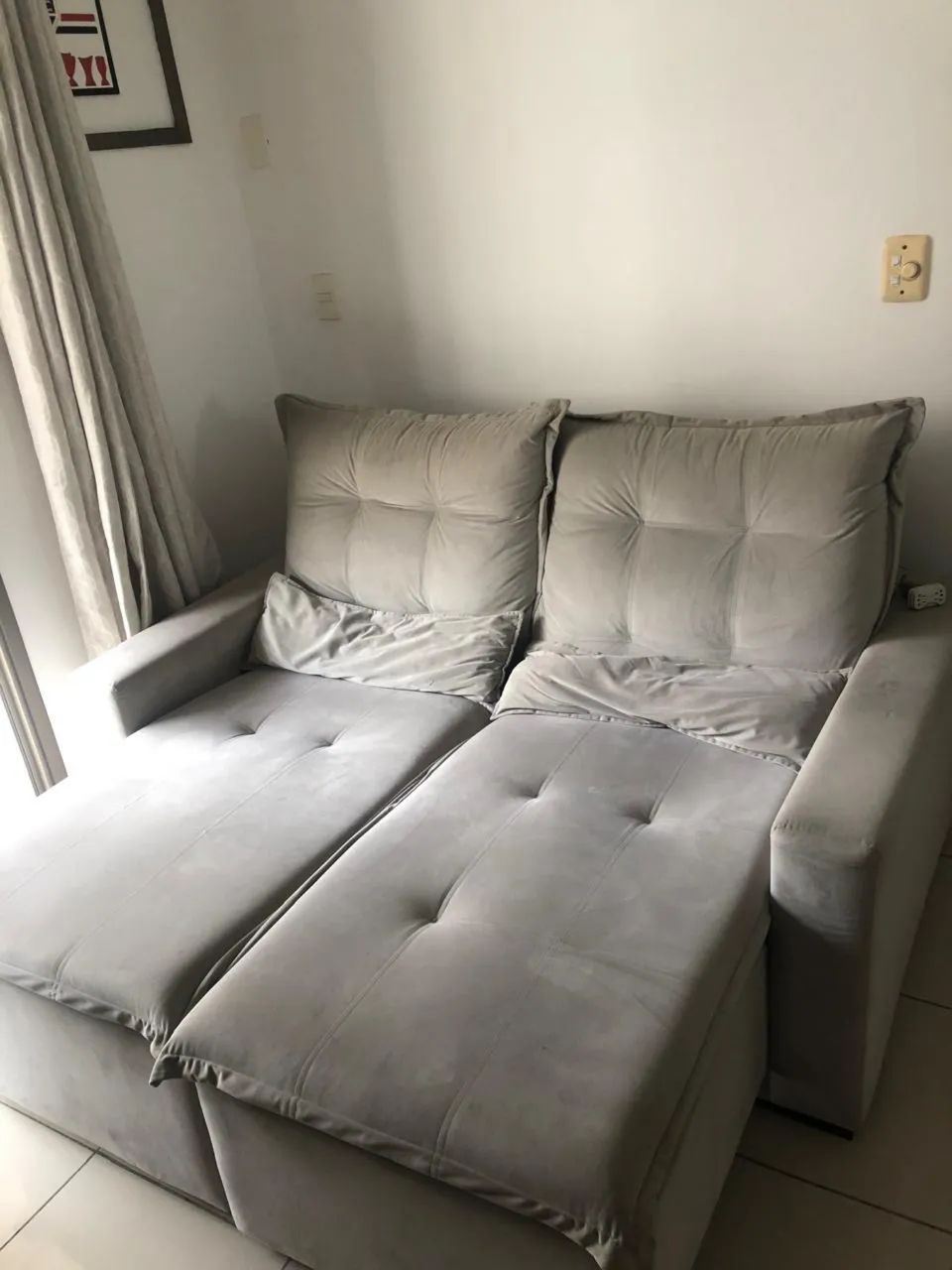 Sofá retrátil cinza - Foto 2