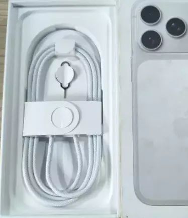 iphone 17 pro, silver, 512gb, model a3523 - Foto 2