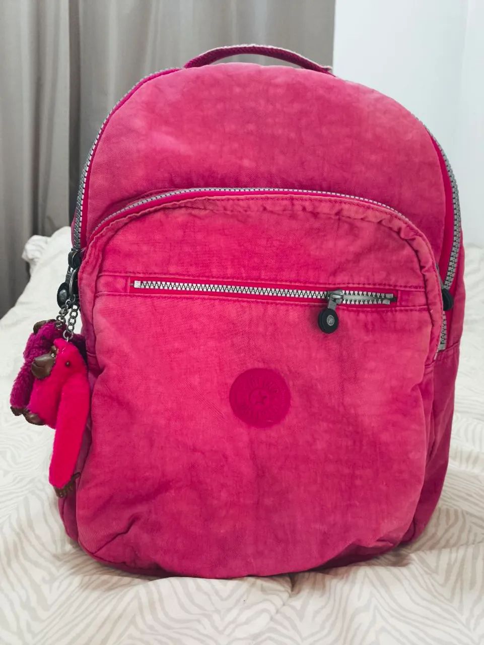 Mochila Kipling original com 2 chaveiros  - Foto 2