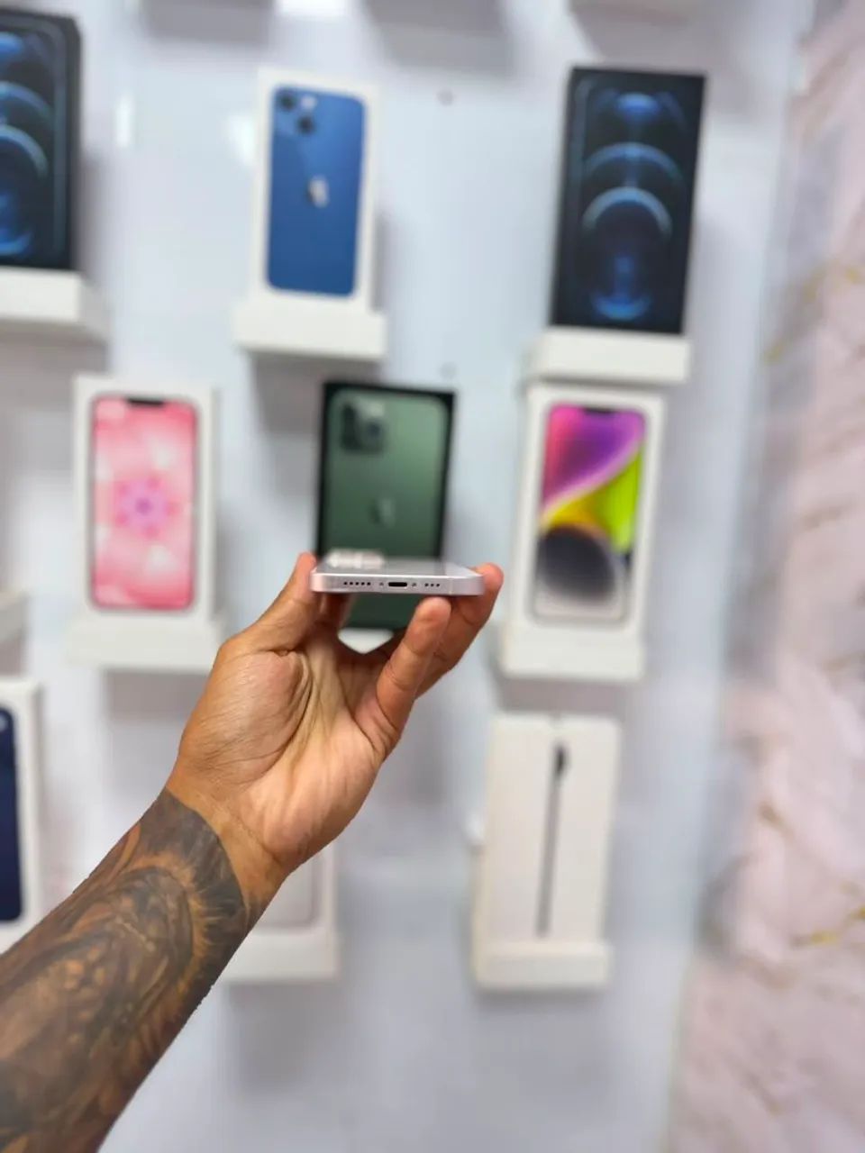 IPHONE 13 128GB<br>R$ 2.099<br>PROMOÇÃO - Foto 4