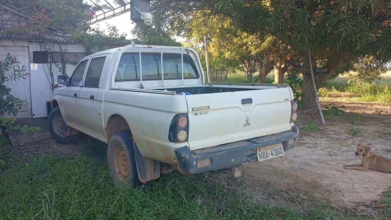 Mitsubishi L200 GL 2.5 4X4 CD Diesel 2010 - Foto 2