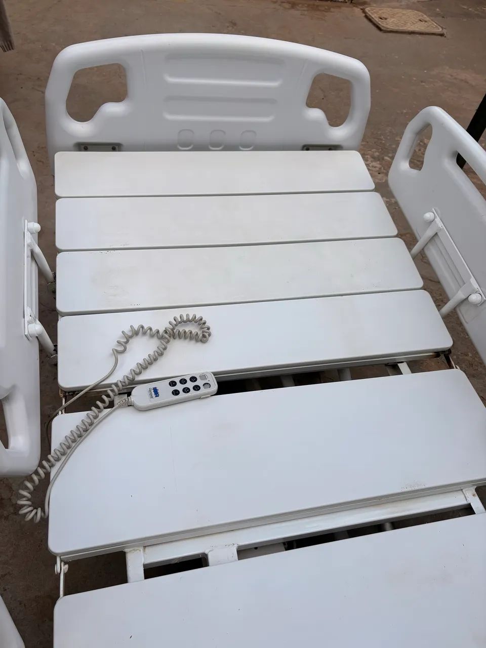 Cama hospitalar automática com controle 