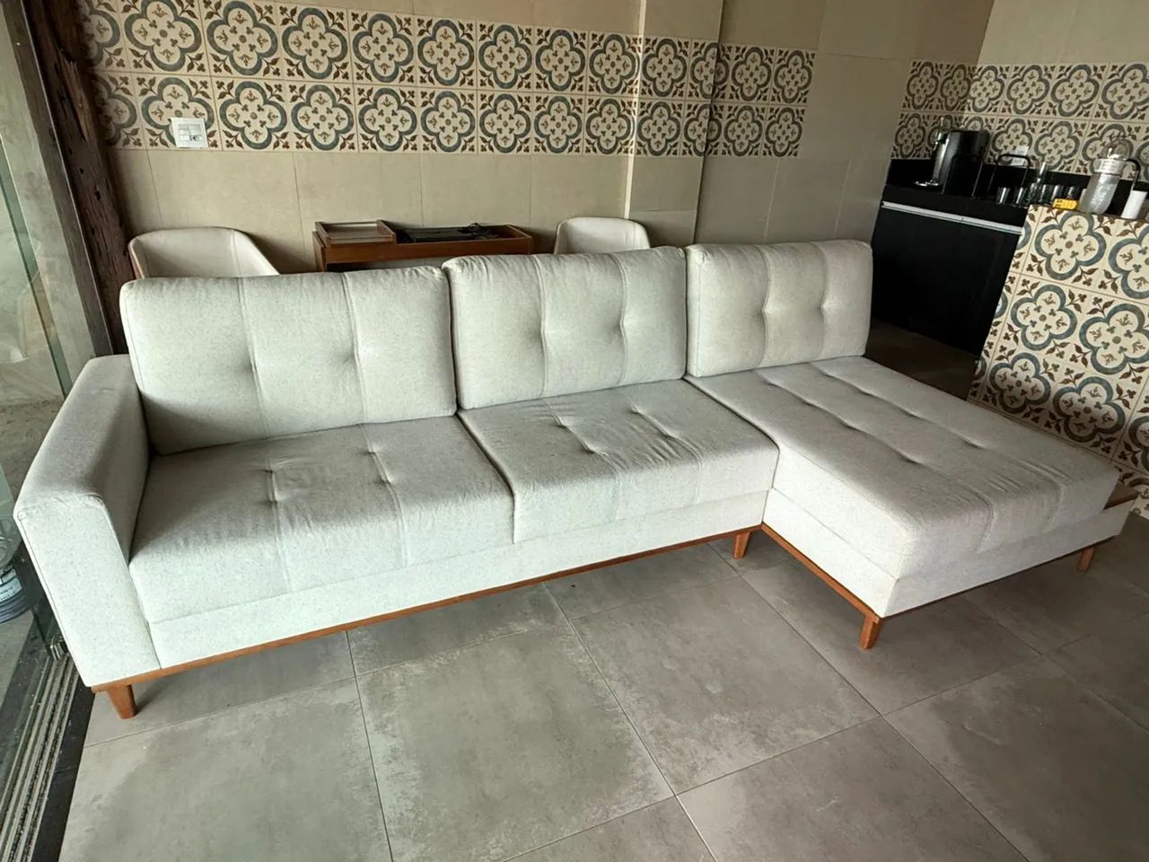 Sofá com chaise, 3,10m, de linho, em ótimo estado.