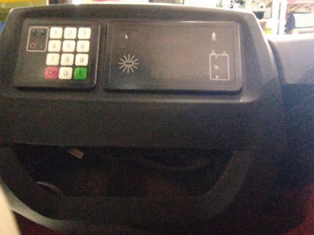 Empilhadeira BT modelo RR B2 Ano 2008 - Foto 9