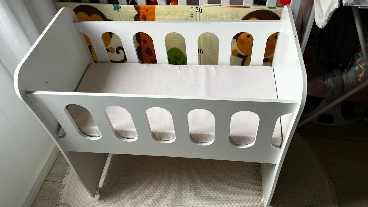 Mini berço com rodinhas/ colchão grátis  - Foto 4