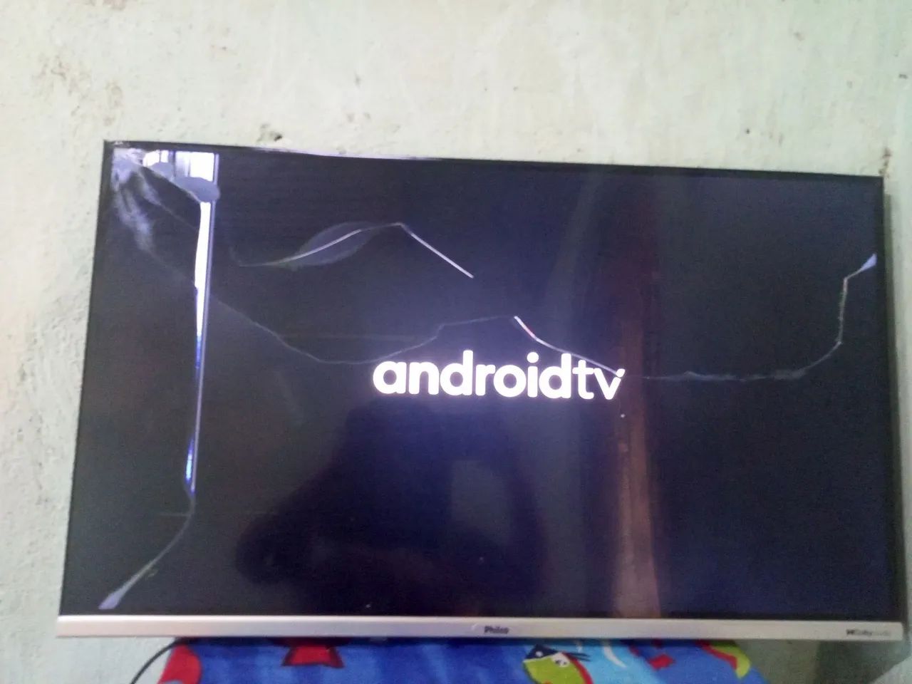 Vendo uma tv smart a tela quebrada. - Foto 2