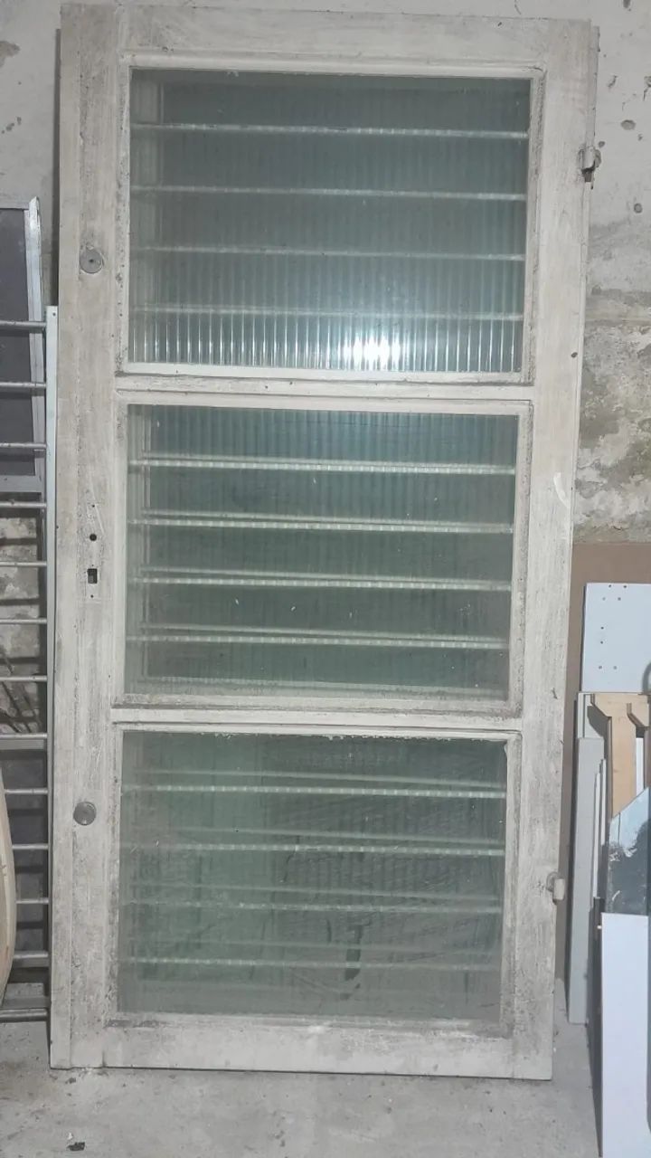 Porta de ferro 0,90 x 2,10 com vidro - Foto 2