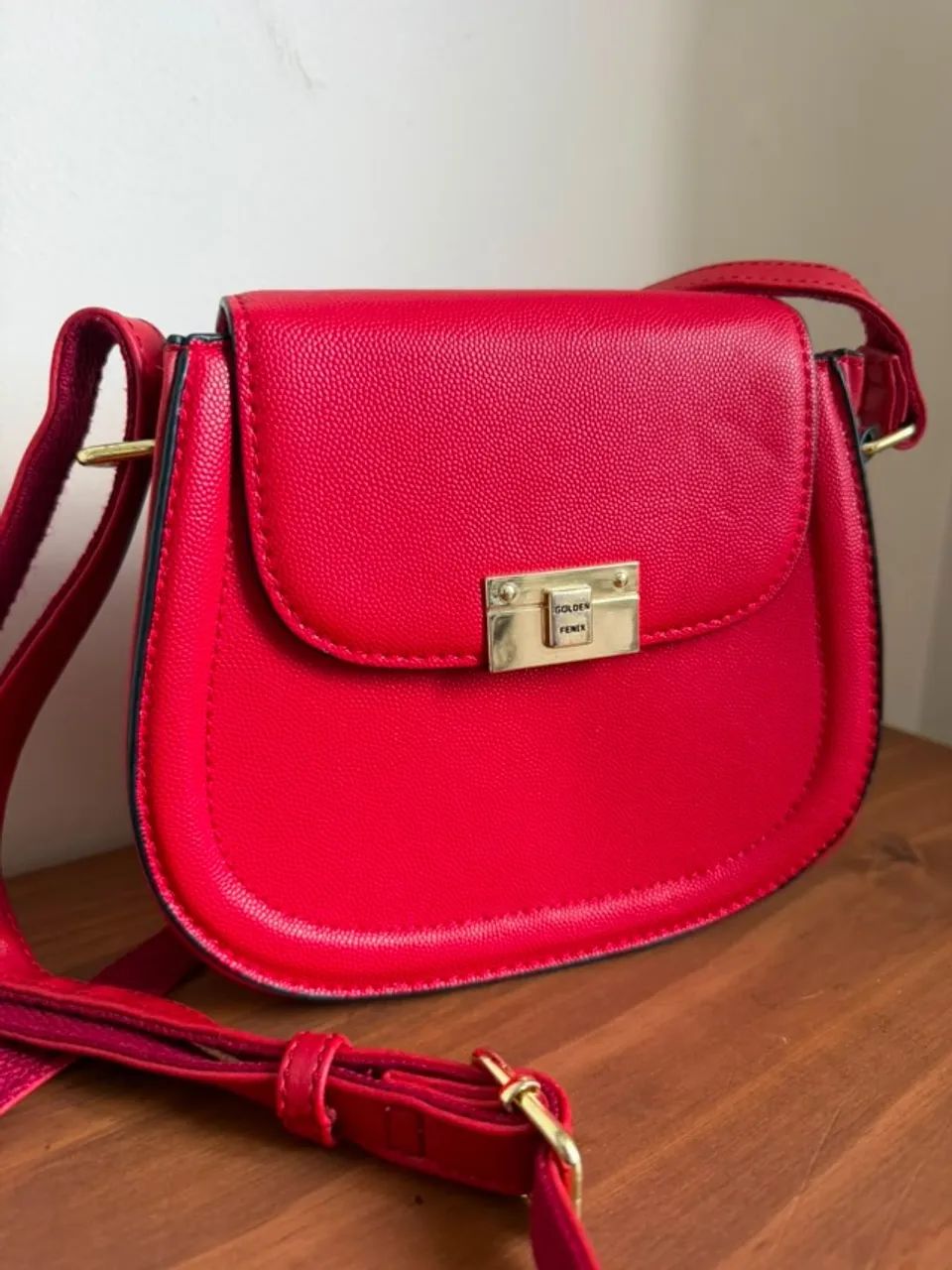 bolsa vermelha com alça regulável - Foto 3