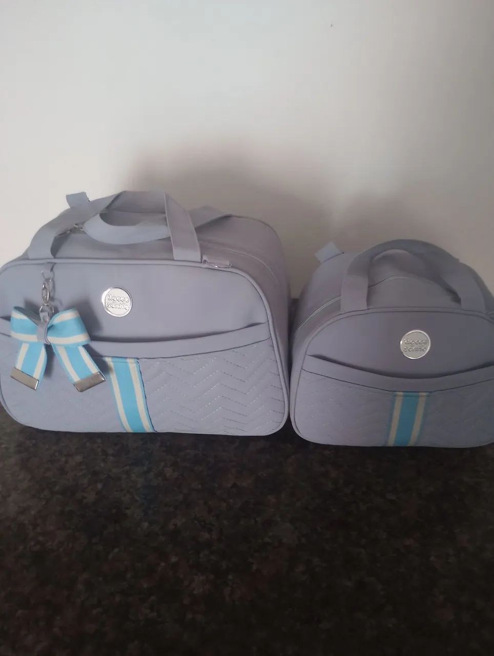 Sacolas de bebê pequena e grande 