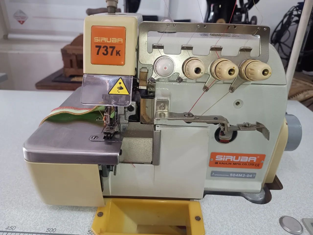 Máquina overlock  - Foto 2