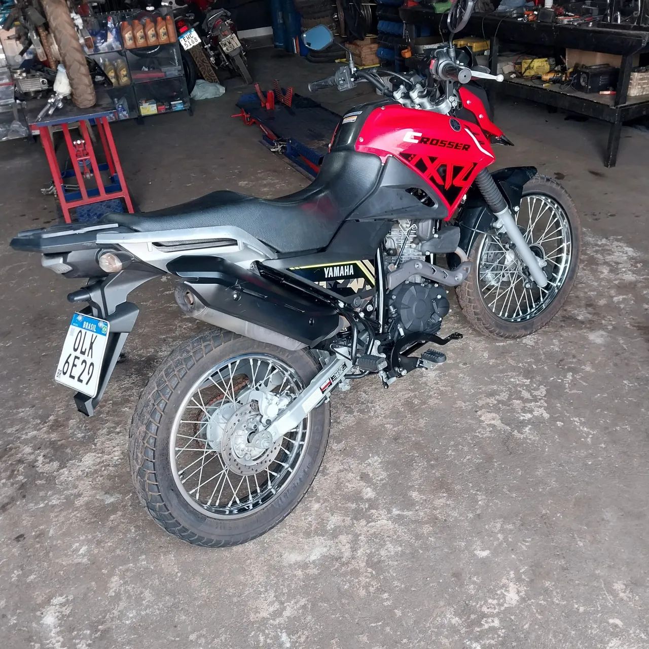 Moto com baixa quilometragem única dona com manual e chave reserva  - Foto 2