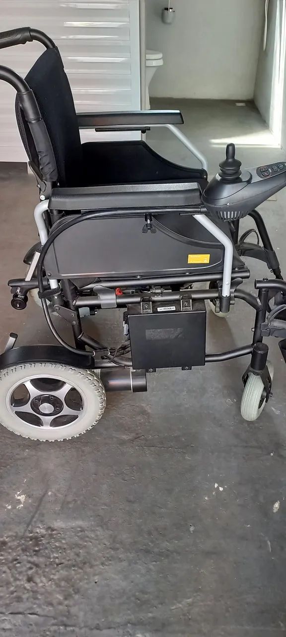 Cadeira de rodas motorizada  - Foto 3