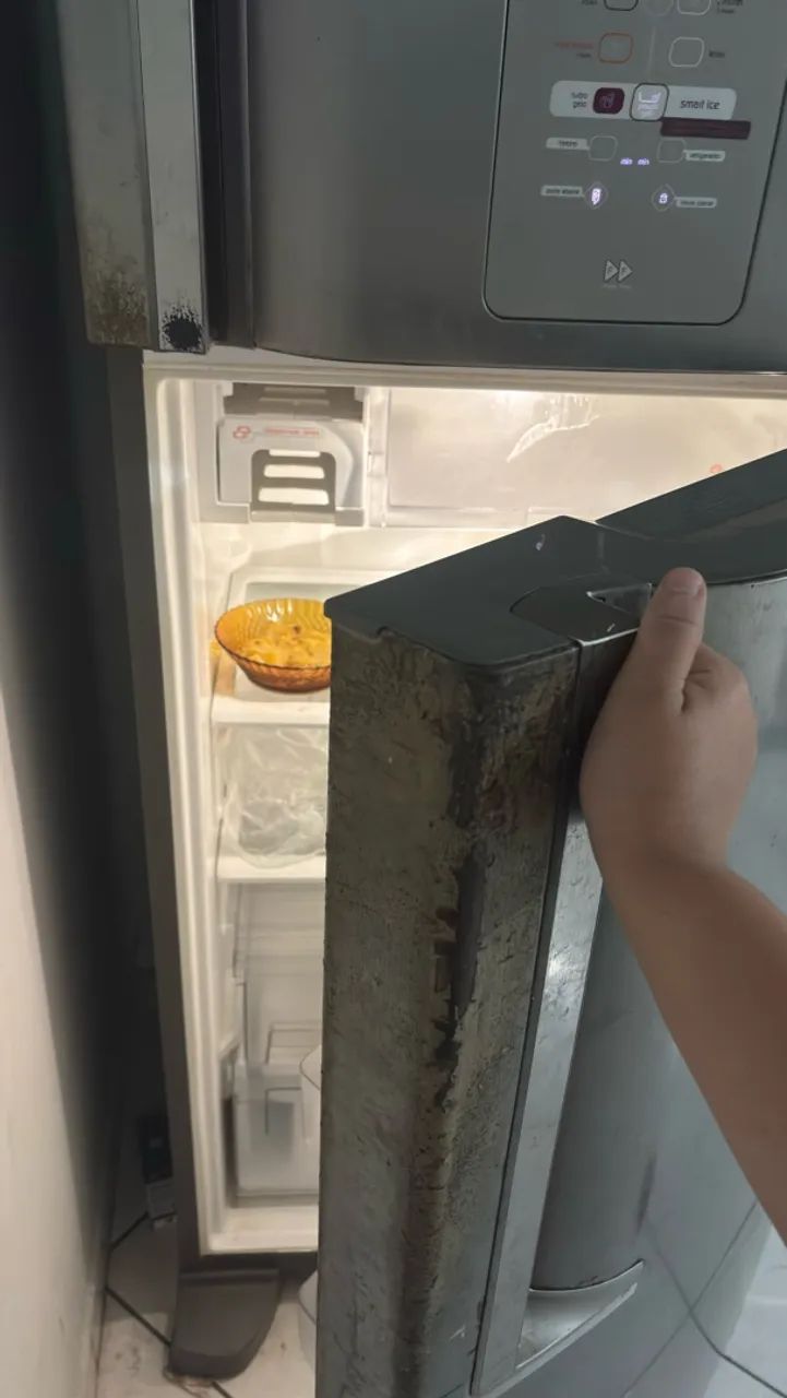Vendo geladeira 