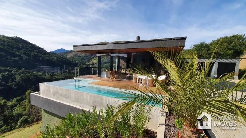 Casa em Condomínio- Petrópolis, Araras