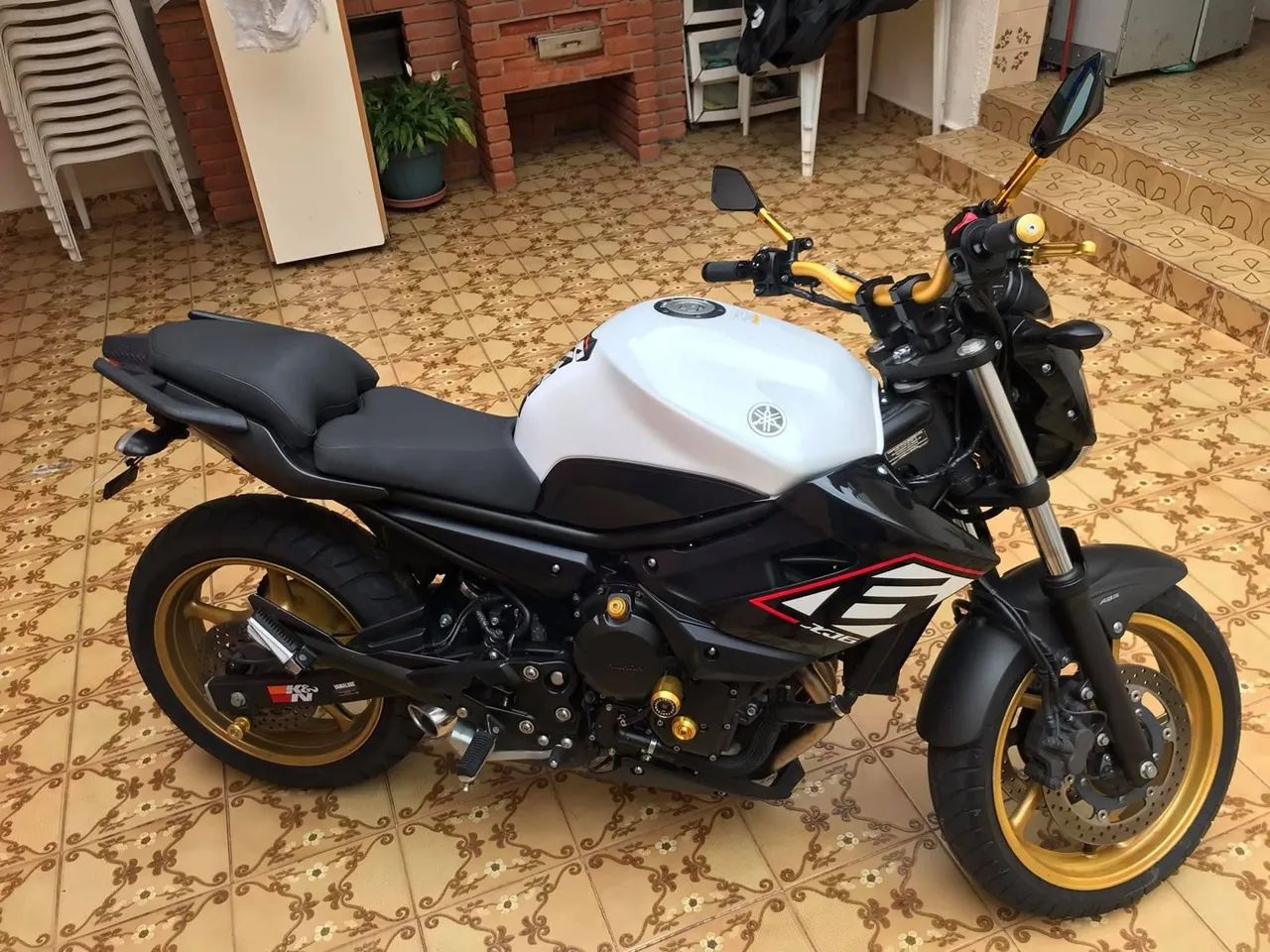 Xj6 2016