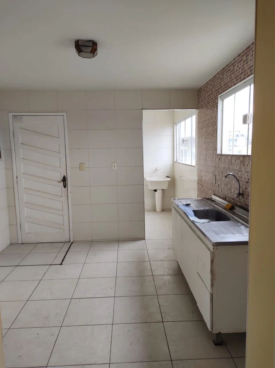 Apartamento 2/4 na ajuda de baixo 