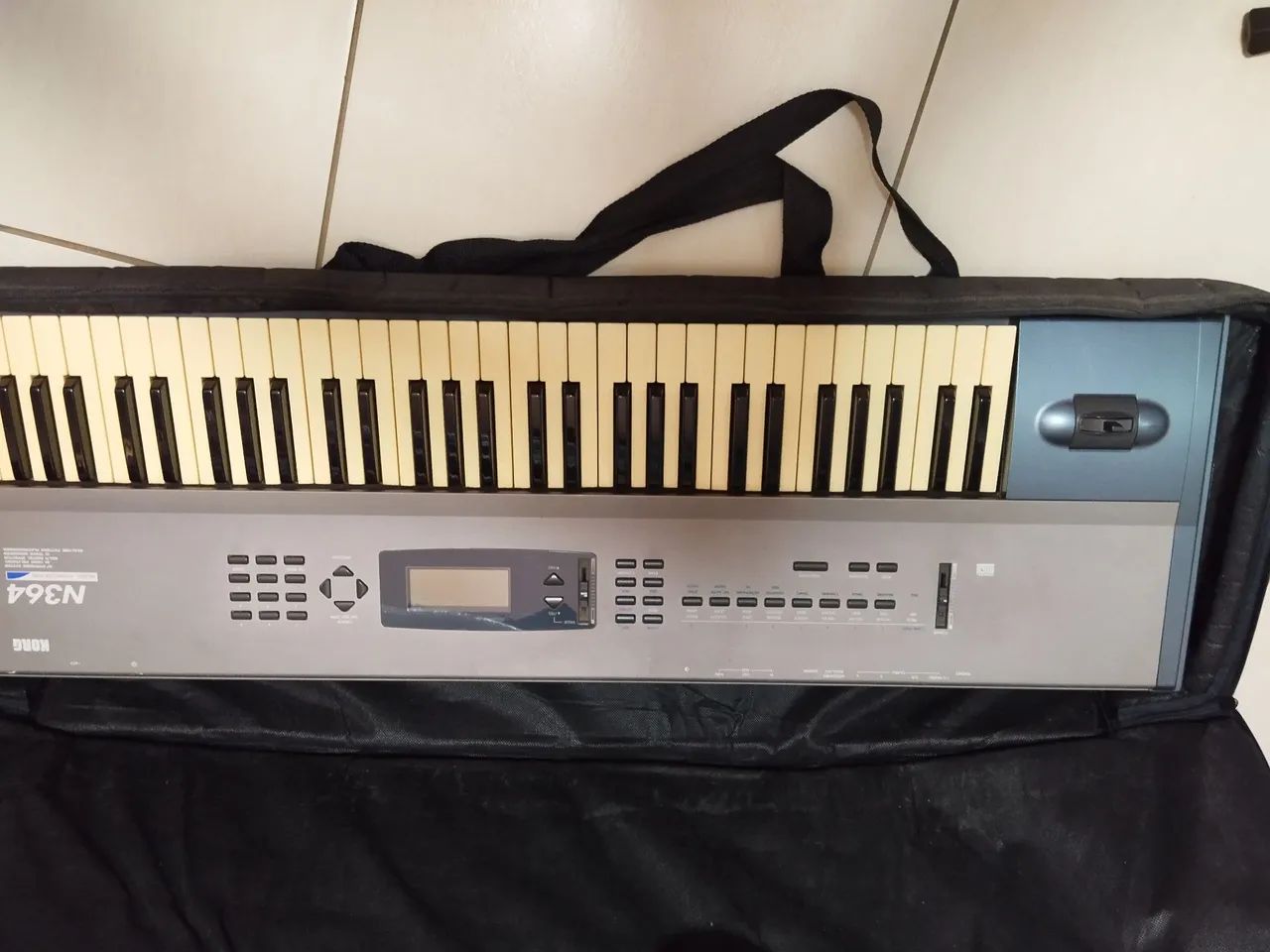 Sintetizador Korg N364 - Instrumentos musicais - Vila Santos