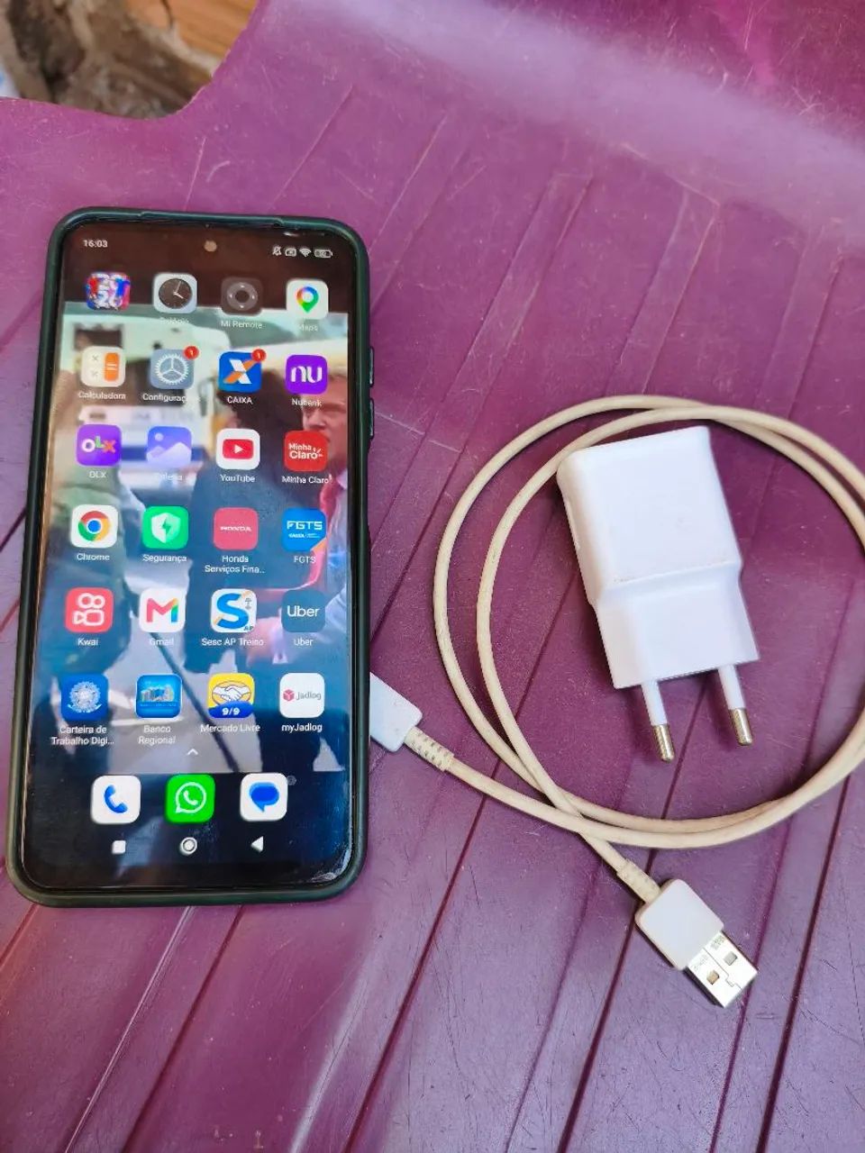 Vende se celular, algumas marcas de uso devido a capinha,porém em perfeito estado - Foto 2
