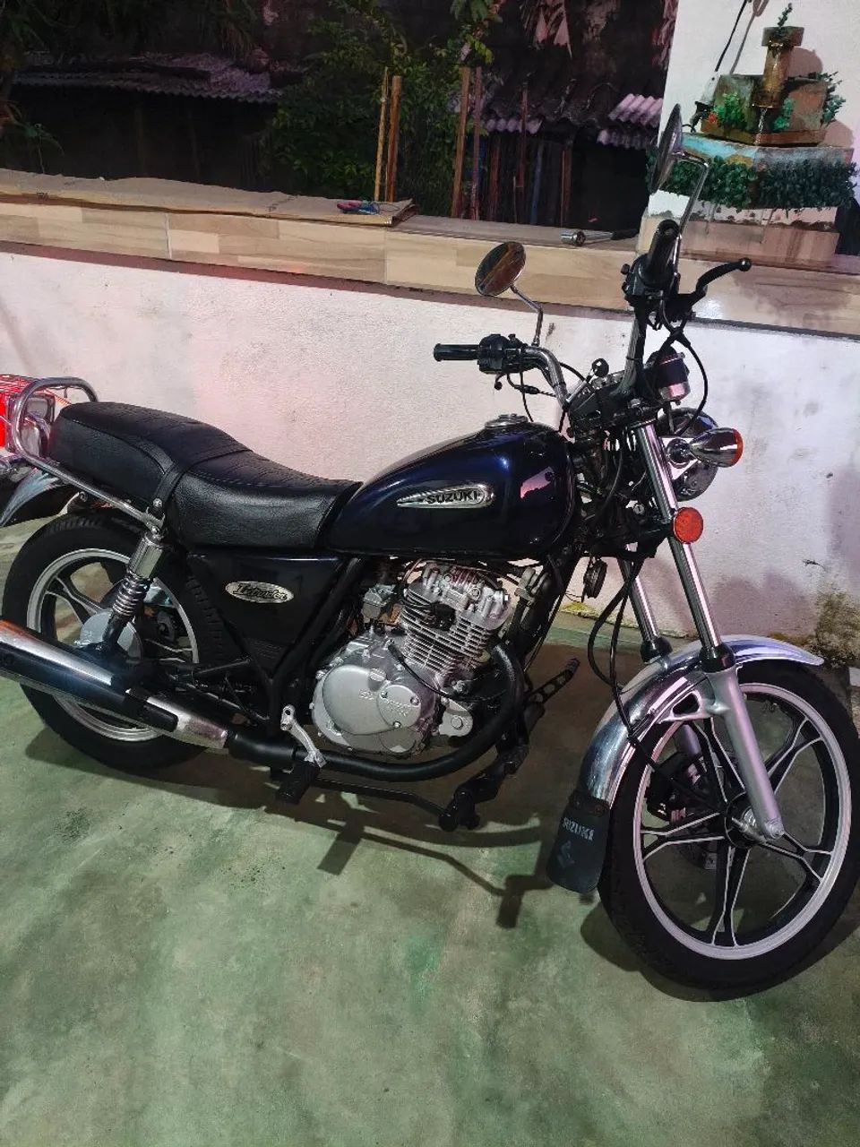 Suzuki Intruder 