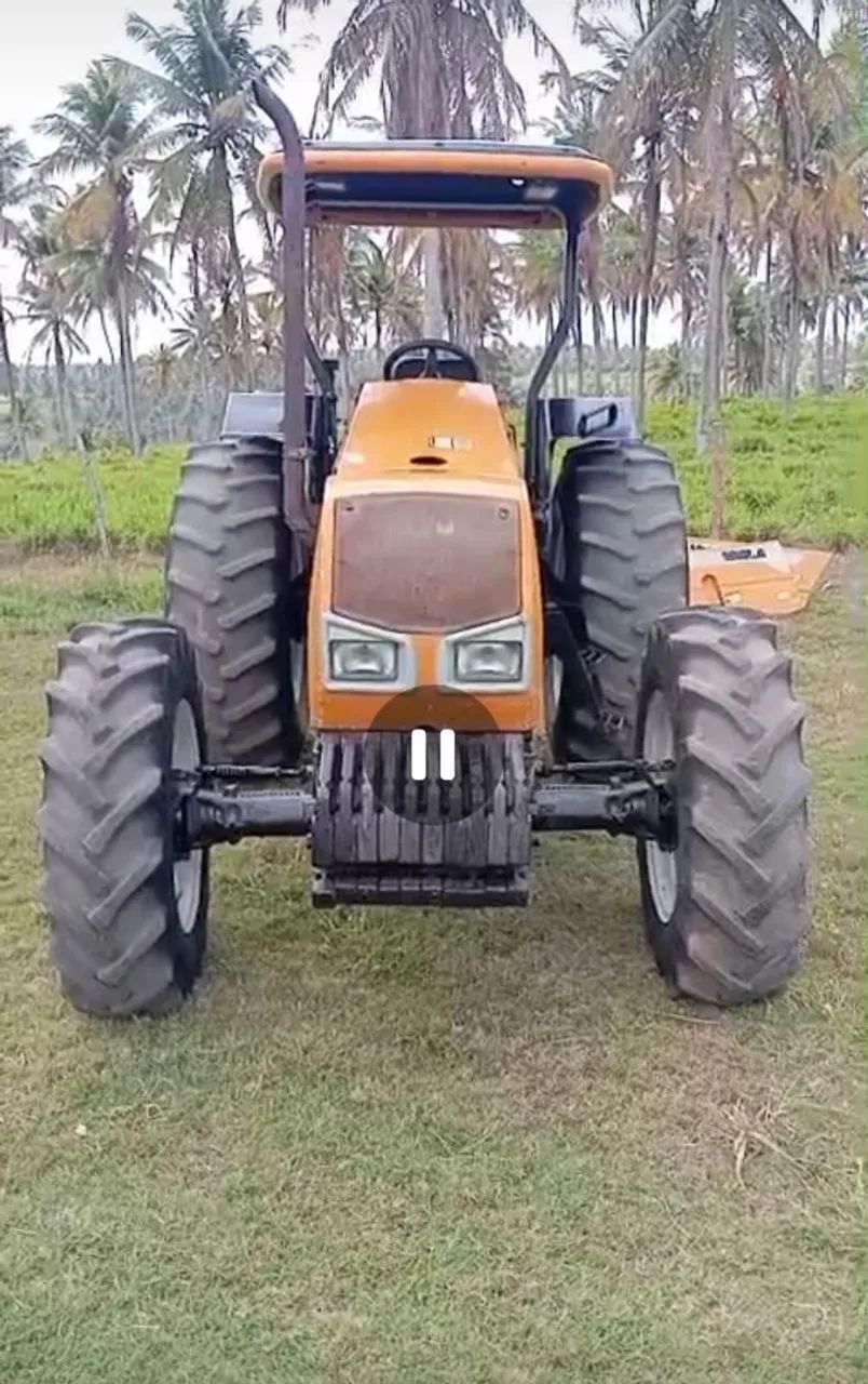 Trator Valtra ano 2011 bem conservado
