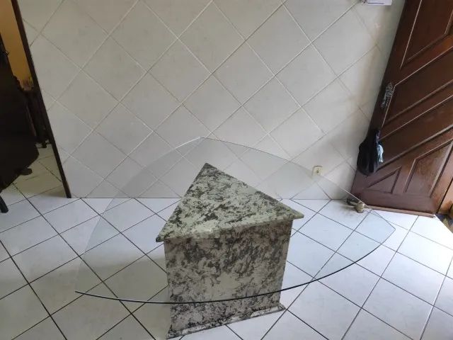 Mesa de Jantar de Vidro com Base de Granito