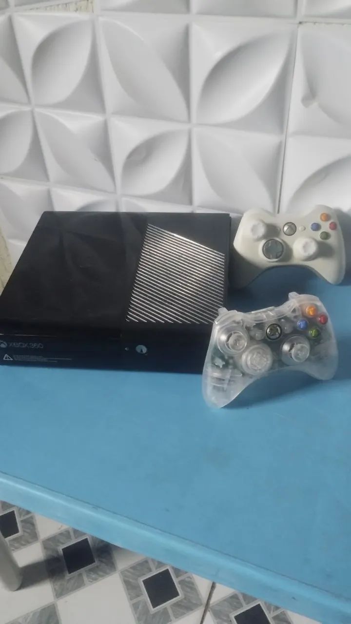 Xbox 360 super slim 