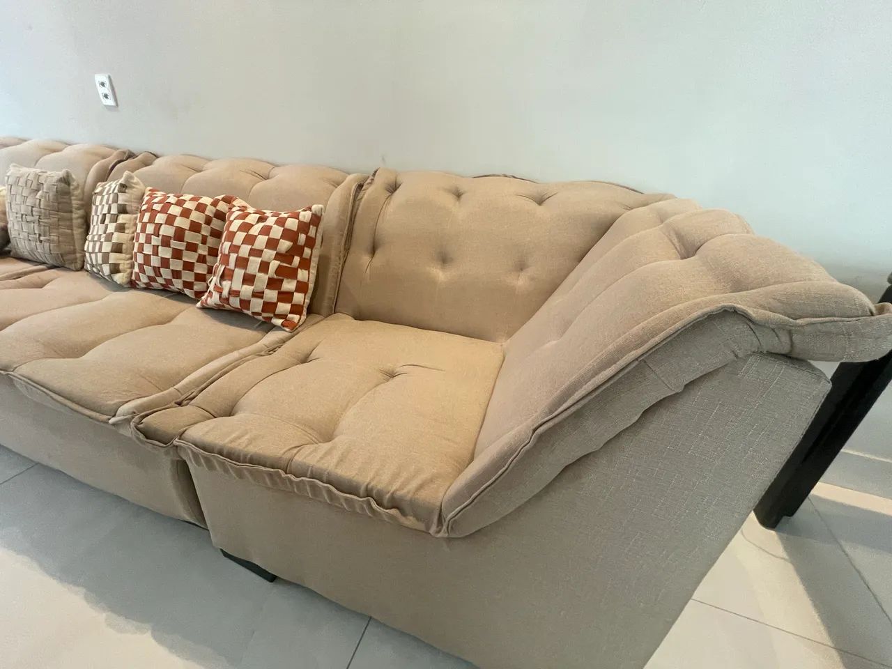 Conjunto sofá em linho sofisticado 3,42m excelente estado - Foto 4