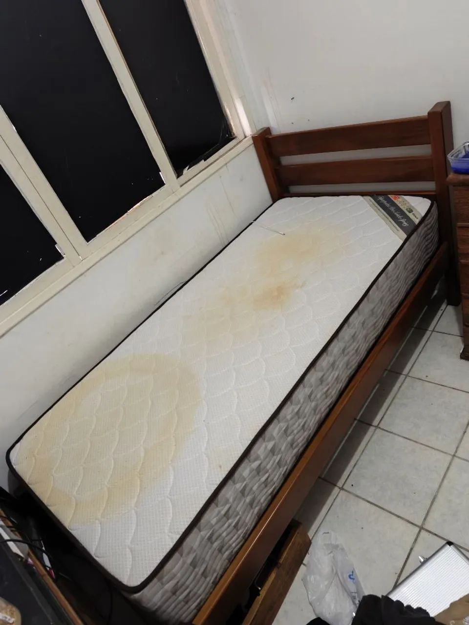 Cama de solteiro madeira de lei + Colchão 