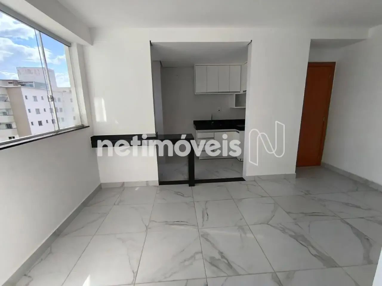 Apartamento de 02 quartos com elevador no Santa Mônica!!!