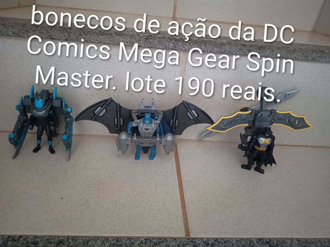 Boneco Batman ação da linha DC Comics Mega Gear 