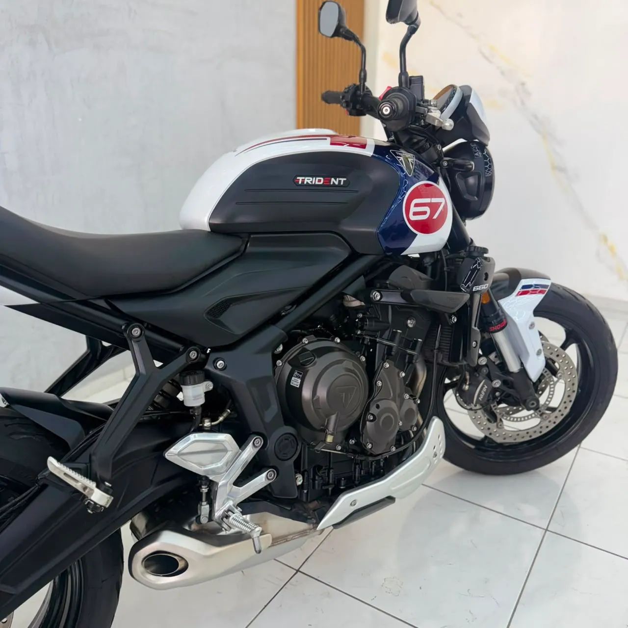Triumph Trident 660 2025 Tributo! - Foto 5