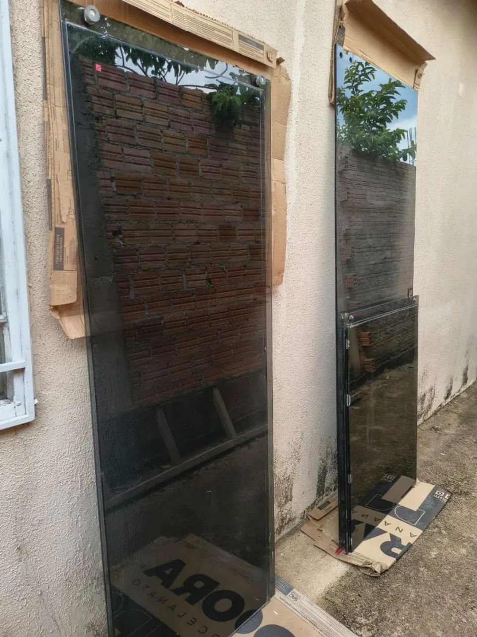 Porta, janela e Box.