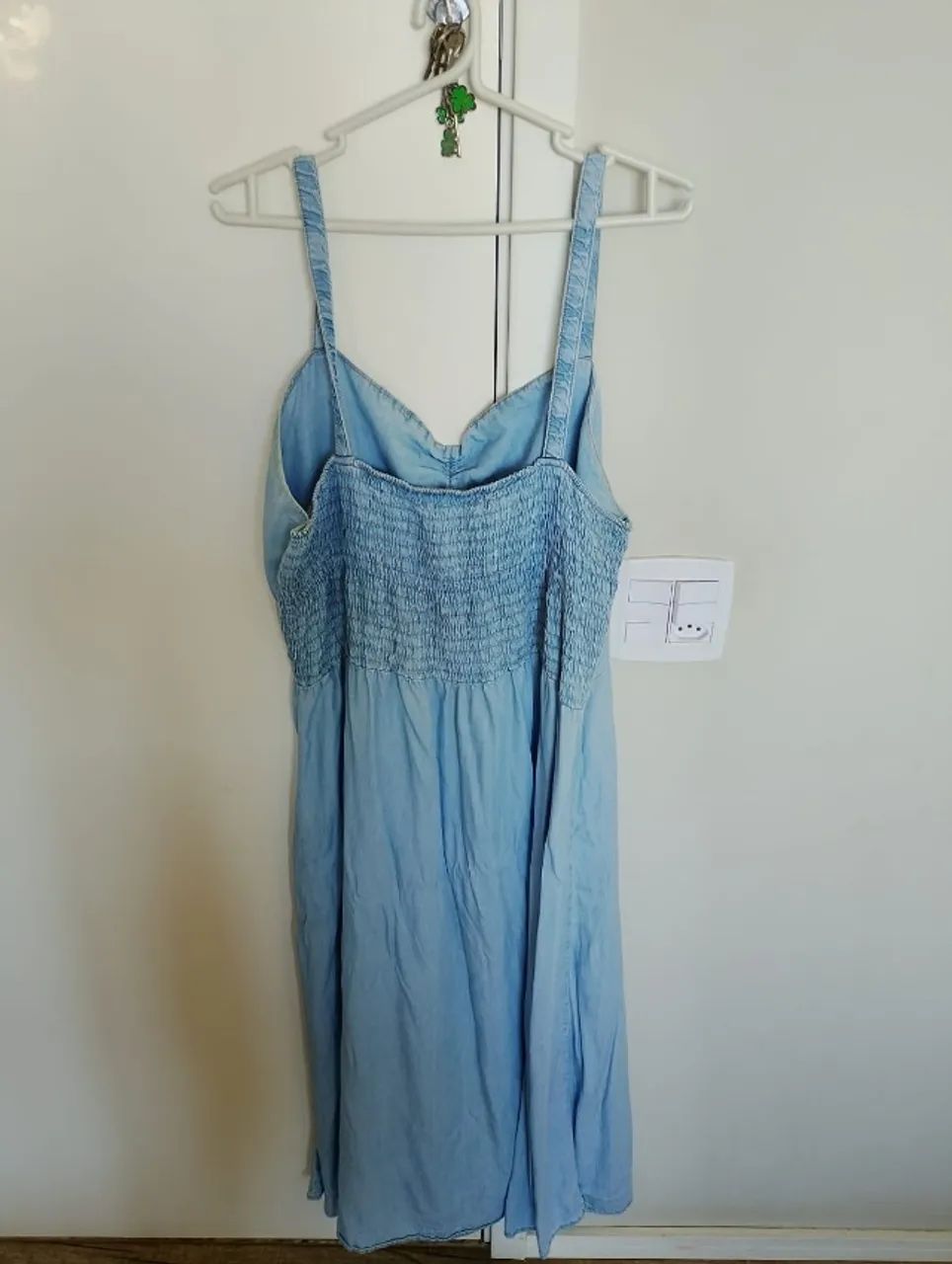 Vestido azul claro com alça imitando jeans - Foto 3
