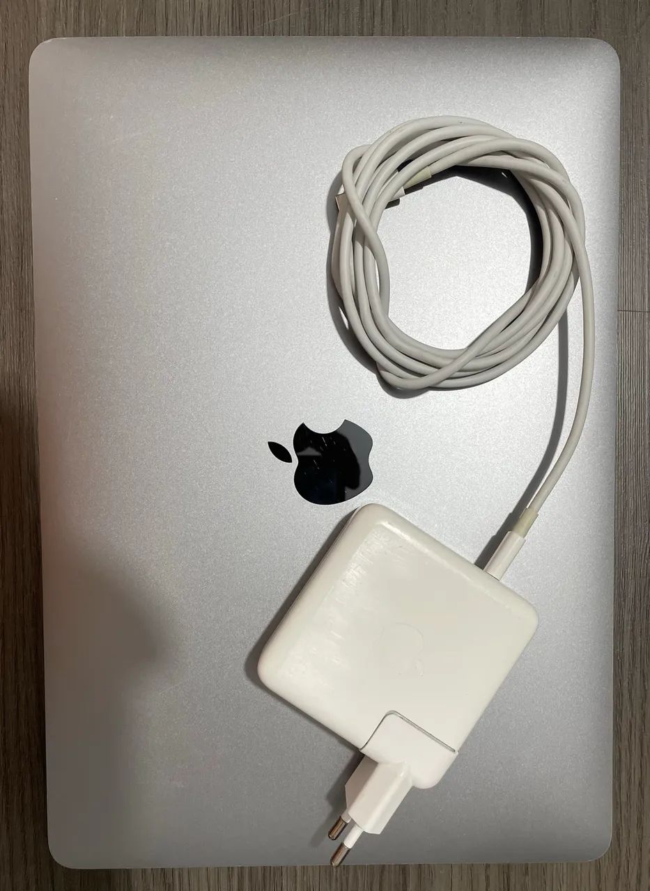 MacBook Pro 13" 2017 i5 8GB SSD 1TB - Excelente Estado